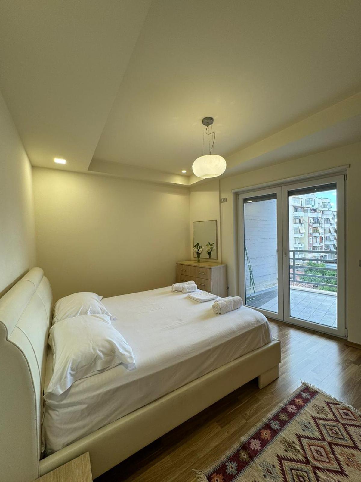 Diem Apartment Near Pazari I Ri Tirana Extérieur photo