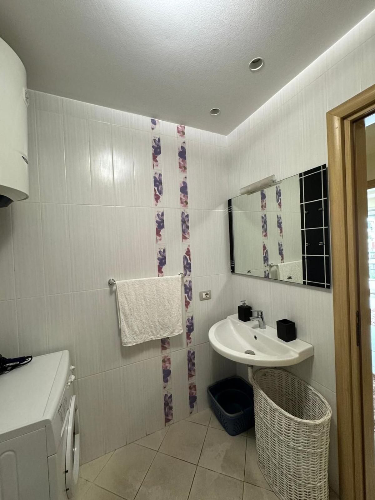 Diem Apartment Near Pazari I Ri Tirana Extérieur photo